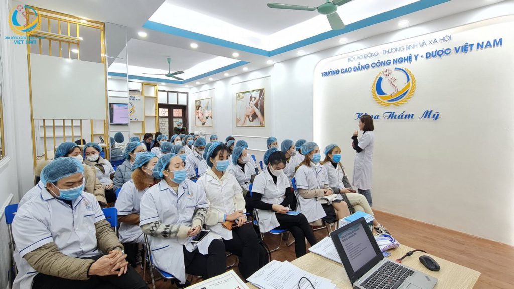Khoá tập huấn an toàn y tế, phòng chống lây nhiễm qua đường máu và dịch sinh học tại cơ sở thẩm mỹ